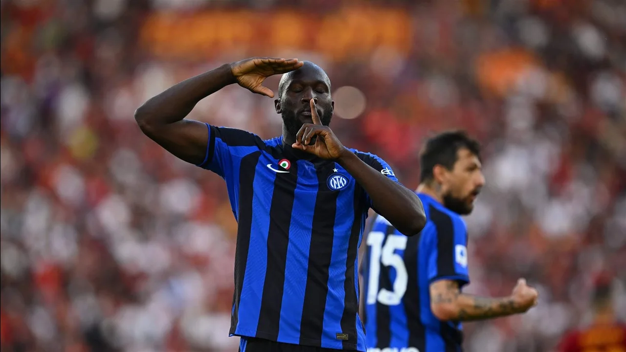 أزمة جديدة في نابولي.. لوكاكو بين العلاج في بلجيكا وغضب الإدارة والتهديد بالعقوبة.. إيه الحكاية